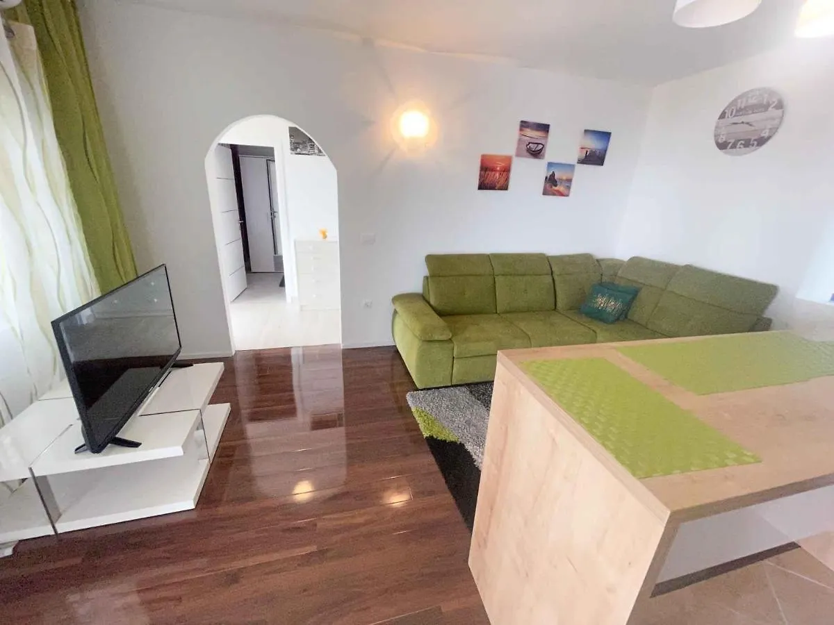 Apartment In Dramalj 42058 0*,